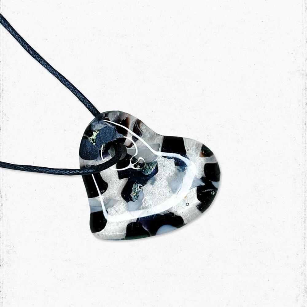 768gc. Black and White Heart Pendant